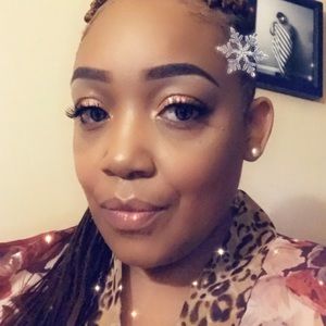 Meet your Posher, Roxanne